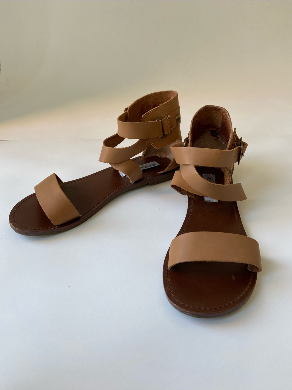 Women’s Steve Madden leather Tan Strappy Gladiator Sandals with Ankle Buckle